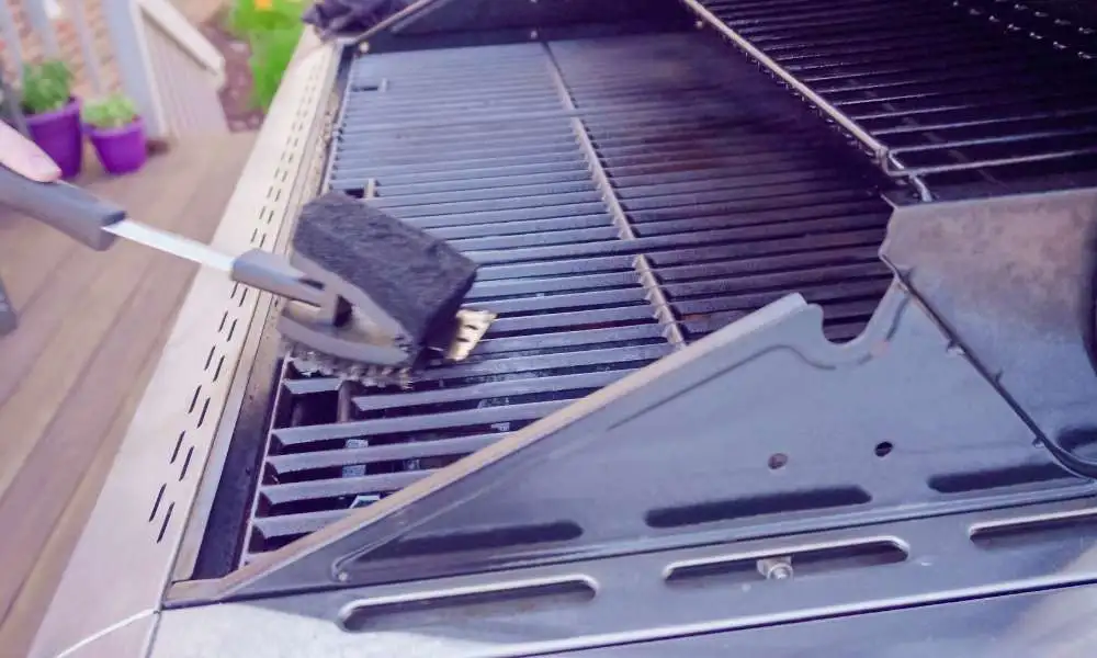 How to clean the inside of a gas grill